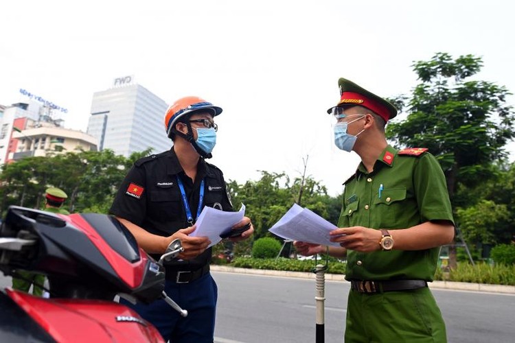 Hà Nội không kiểm soát giấy đi đường, bỏ phân vùng từ 6h ngày 21/9. Ảnh: Phong Sơn