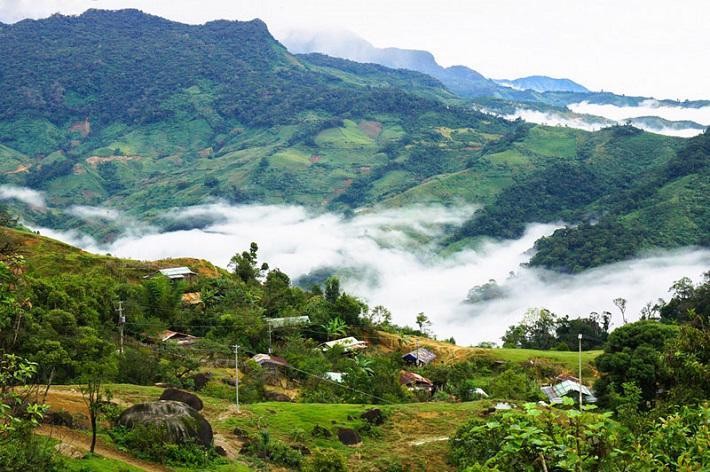 Khu Bảo tồn thiên nhiên Ngọc Linh nói riêng, vùng núi Ngọc Linh nói chung được ví như "nóc nhà Tây Nguyên".