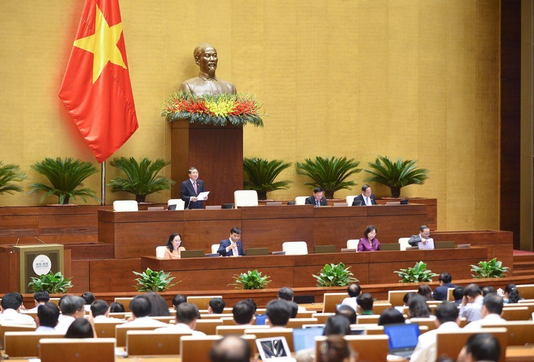 Sáng 1/11, Quốc hội thảo luận ở hội trường về dự án Luật Phòng, chống rửa tiền (sửa đổi)