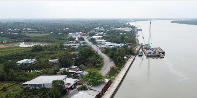 Dự án Xử lý cấp bách sạt lở sông Tiền khu vực xã Tân Mỹ, Mỹ An Hưng B nhà thầu gặp nhiều khó khăn vì vướng mắc mặt bằng nghiêm trọng. Ảnh chỉ mang tính minh họa. Nguồn Internet