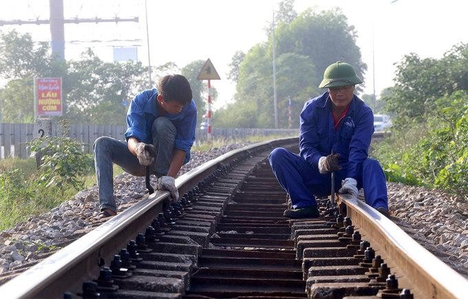 Hiện nay, có khá nhiều gói thầu sửa chữa công trình đường sắt có giá trị dưới 5 tỷ đồng do VNR làm Chủ đầu tư, Ban Quản lý dự án đường sắt khu vực 1 làm Bên mời thầu. Ảnh chỉ mang tính minh họa. Nguồn Internet