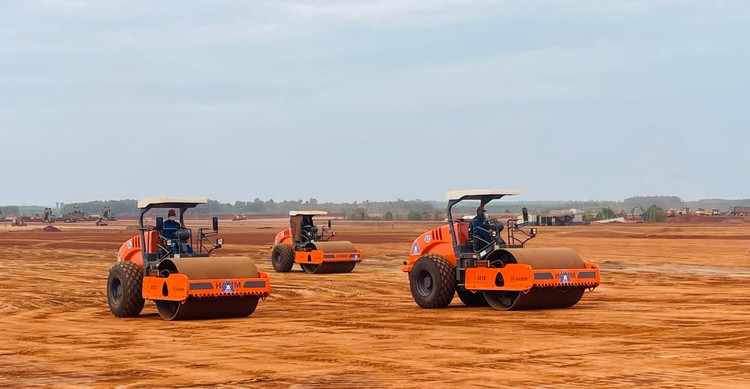 Thi công trên đại công trường xây dựng sân bay Long Thành