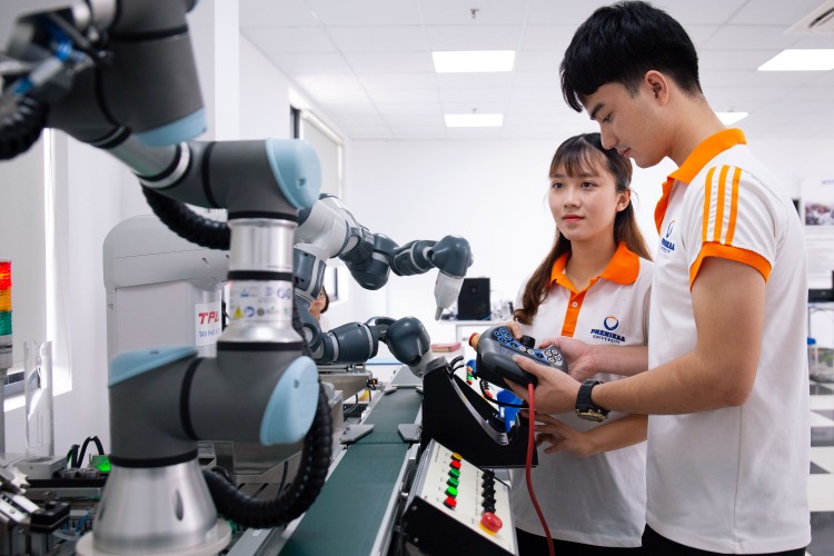 Quốc hội yêu cầu chú trọng phát triển nguồn nhân lực chất lượng cao gắn với đẩy mạnh nghiên cứu khoa học, phát triển và ứng dụng công nghệ