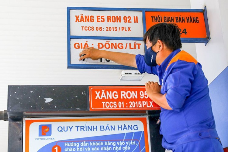 Giá xăng tăng gần 1.000 đồng mỗi lít từ 15h ngày 25/1