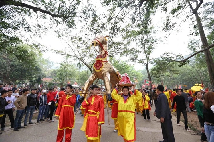 Thủ tướng yêu cầu cán bộ, công chức, viên chức, người lao động trong các cơ quan hành chính nhà nước tuyệt đối không đi lễ hội trong giờ hành chính.