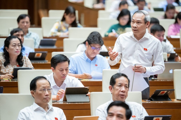 Quốc hội dành cả ngày thảo luận ở hội trường về kết quả thực hiện kế hoạch phát triển kinh tế - xã hội và ngân sách nhà nước