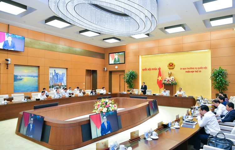 Phiên họp thứ 34 của Ủy ban Thường vụ Quốc hội sẽ cho ý kiến 2 dự thảo luật về giao thông đường bộ.