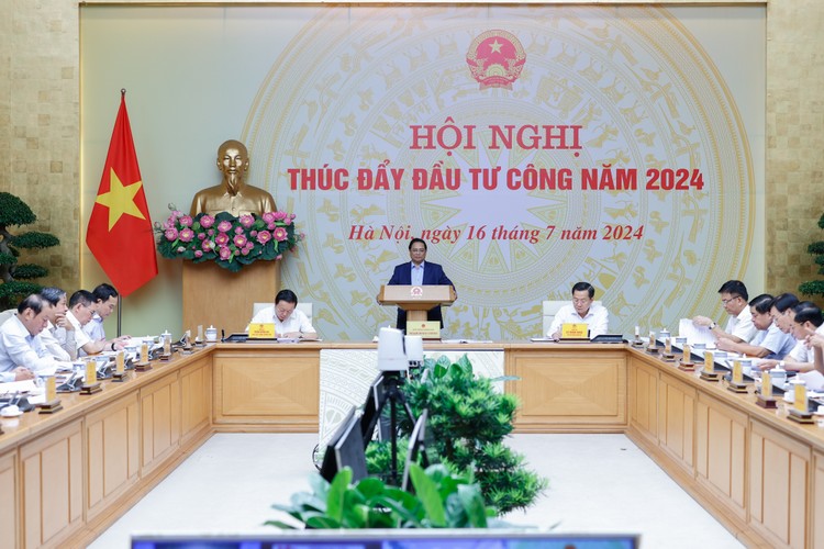 Thủ tướng Phạm Minh Chính chủ trì Hội nghị trực tuyến toàn quốc của Thường trực Chính phủ về thúc đẩy đầu tư công năm 2024 