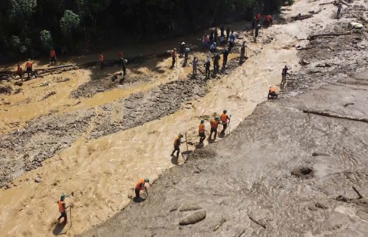 Tìm kiếm nạn nhân mất tích tại thôn Làng Nủ, xã Phúc Khánh, huyện Bảo Yên, tỉnh Lào Cai 