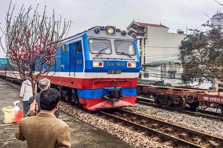 Đến nay, tổng số vé tàu Tết Nguyên đán Ất Tỵ 2025 đã bán hơn 300.000 vé