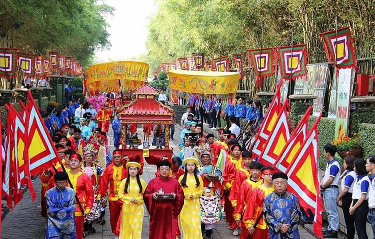 Thủ tướng Chính phủ yêu cầu thực hiện nếp sống văn minh, an toàn, tiết kiệm trong Lễ hội xuân năm 2025