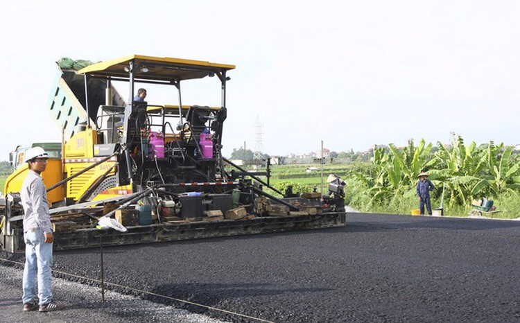 Bảng yêu cầu nhân sự chủ chốt, HSMT yêu cầu nhân sự chỉ huy trưởng công trình phải có kinh nghiệm tối thiểu 5 năm hoặc tối thiểu 1 hợp đồng; tốt nghiệp đại học chuyên ngành xây dựng cầu đường...Ảnh chỉ mang tính minh họa. 