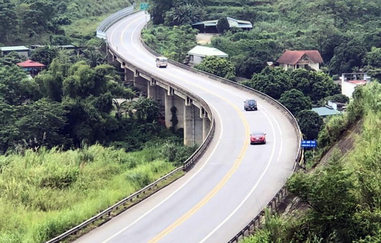 Đường cao tốc Nội Bài - Lào Cai đoạn Yên Bái - Lào Cai mới chỉ đạt quy mô 2 làn xe