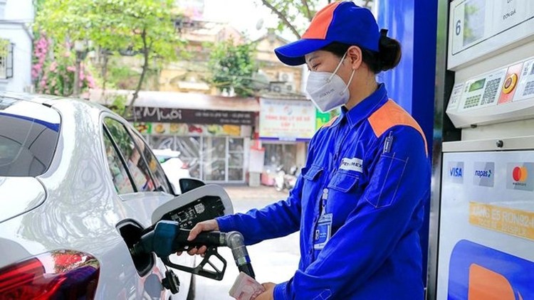 Ngày 24/4, giá xăng dự kiến sẽ bật tăng trở lại sau 2 phiên điều chỉnh giảm