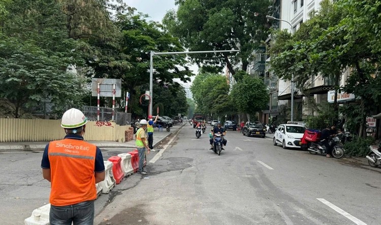 Nhà thầu thi công Dự án đường sắt đô thị đoạn Nhổn - Ga Hà Nội tổ chức phân luồng giao thông