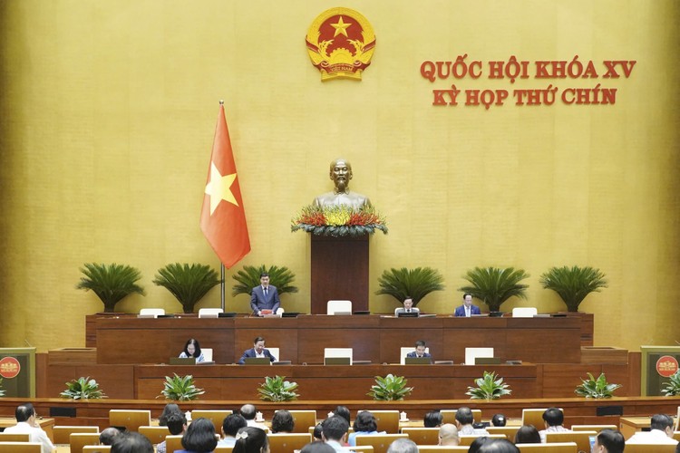 Phó Chủ tịch Quốc hội Vũ Hồng Thanh điều hành phiên họp sáng 16/5