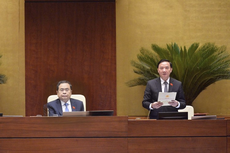 Phó Chủ tịch Quốc hội Nguyễn Khắc Định điều hành phiên họp 