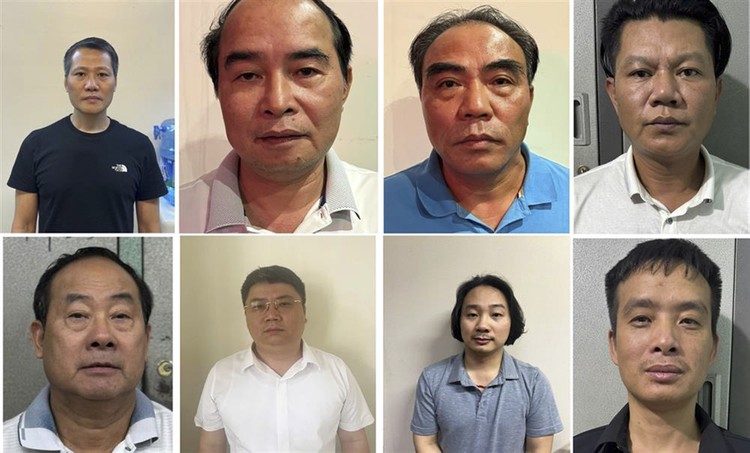 Các đối tượng từ trái qua phải: Bùi Thanh Bình - Tổng Giám đốc Công ty Việt Trung, Nguyễn Văn Bình, Ngô Tiến Cương, Nguyễn Duy Nghiệp, Nguyễn Xuân Tốt, Nguyễn Văn Đức, Lê Xuân Định, Nguyễn Trường Giang. Ảnh: Bộ Công an