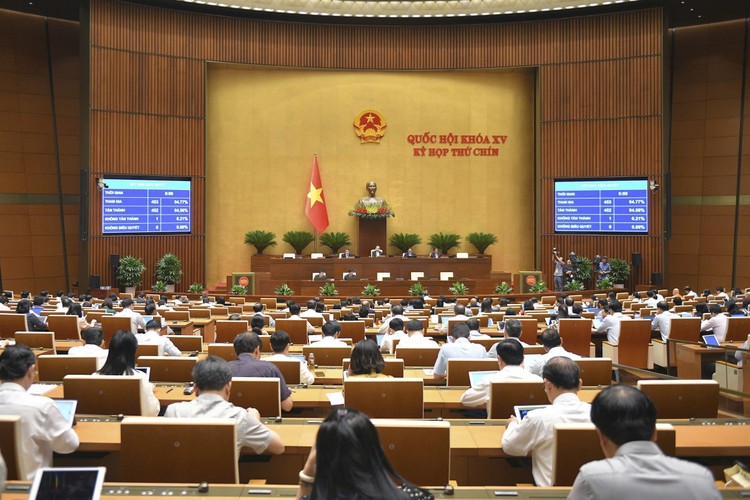 Quang cảnh phiên họp sáng 14/6.