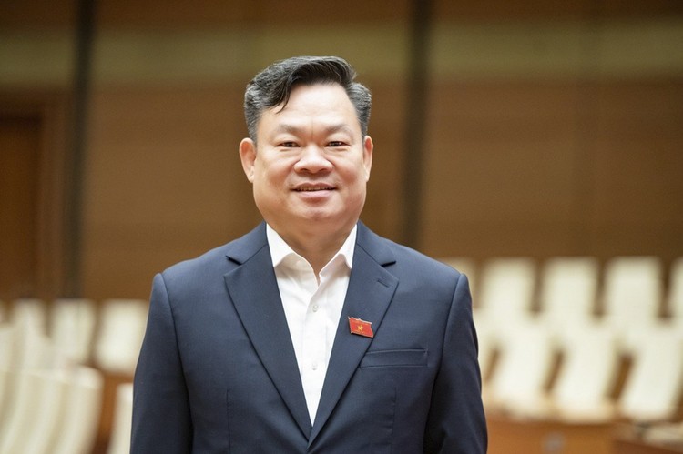 Ông Hoàng Duy Chinh