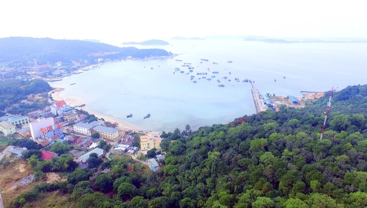 Một góc xã đảo Thanh Lân.