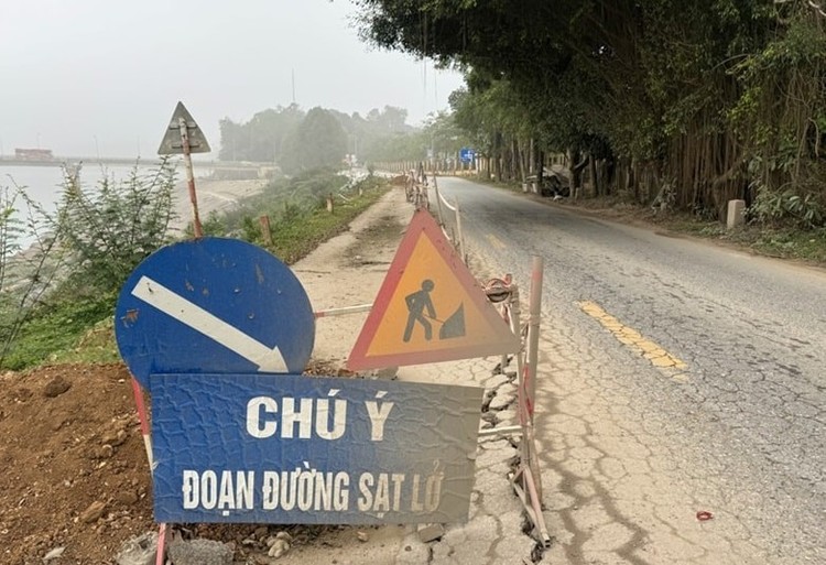 Sở Xây dựng Hà Nội tổ chức giao thông tại chỗ và phân luồng từ xa phục vụ thi công cầu Bài Văn. Ảnh minh hoạ