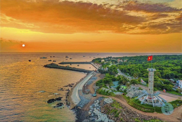 Sở Y tế tỉnh Quảng Trị đã hoàn tất lựa chọn nhà thầu thực hiện Gói thầu số 03 Thi công xây dựng và lắp đặt thuộc Dự án Nhà ở công vụ Trung tâm Y tế quân dân y huyện đảo Cồn Cỏ, tỉnh Quảng Trị.