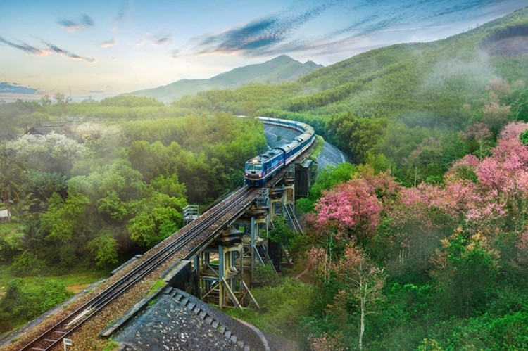 Tuyến đường sắt Lào Cai - Hà Nội - Hải Phòng dài khoảng 419 km, với tổng vốn 203.231 tỷ đồng.