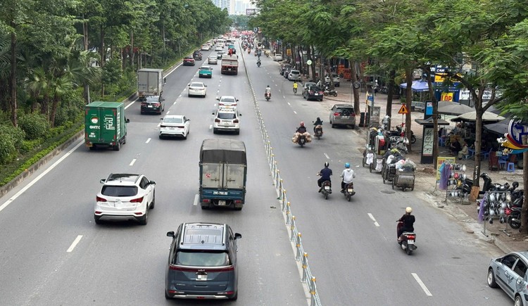 Phạm vi phân làn trên đường Võ Chí Công hướng từ trước ngõ 80 Võ Chí Công đến trước đường dẫn lên cầu Nhật Tân và ngược lại.