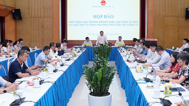 Toàn cảnh họp báo giới thiệu Luật Doanh nghiệp 2020, Luật Đầu tư 2020 và Luật Đầu tư theo phương thức đối tác công tư. Ảnh: Trương Gia