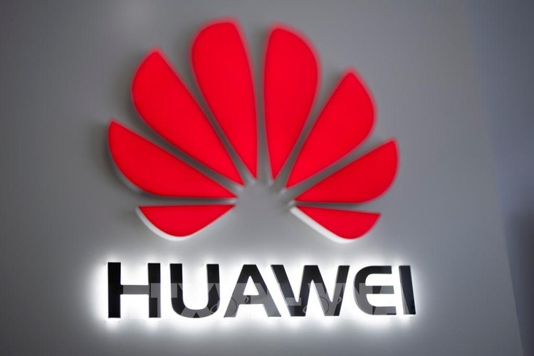 Biểu tượng Huawei tại cửa hàng ở Bắc Kinh, Trung Quốc. Ảnh: AFP/TTXVN