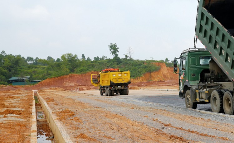 Công ty TNHH Xây dựng và Thương mại Ninh Bình vừa trúng Gói thầu Xây lắp đường từ Thiền viện Trúc Lâm Tây Thiên ra Đường tỉnh 302 (Vĩnh Phúc). Ảnh minh họa: Nhã Chi