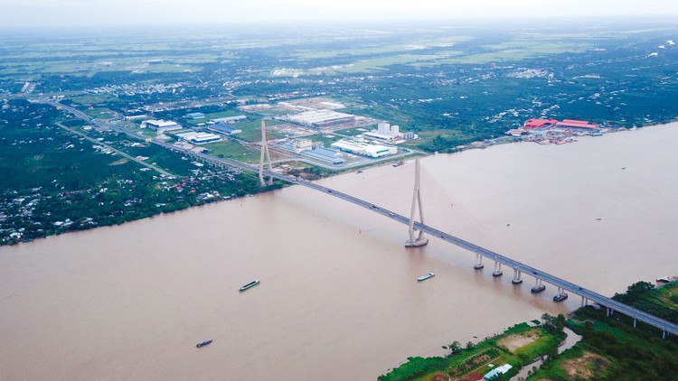 Dự án Cao tốc Cần Thơ - Cà Mau được đề xuất đầu tư theo phương án kết hợp giữa đầu tư công và đầu tư PPP có sự tham gia góp vốn của Nhà nước 50%. Ảnh: Lê Tiên