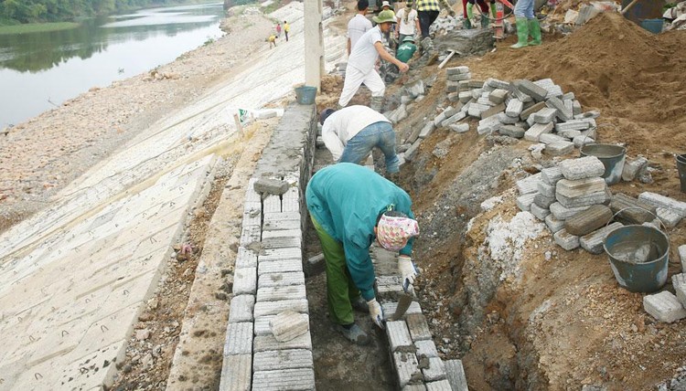 Hồ sơ mời thầu yêu cầu số hợp đồng tương tự bằng 4 hoặc khác 4 với tổng giá trị ≥ 280 tỷ đồng, ít nhất có 1 hợp đồng có giá trị tối thiểu 70 tỷ đồng. Ảnh: Nhã Chi