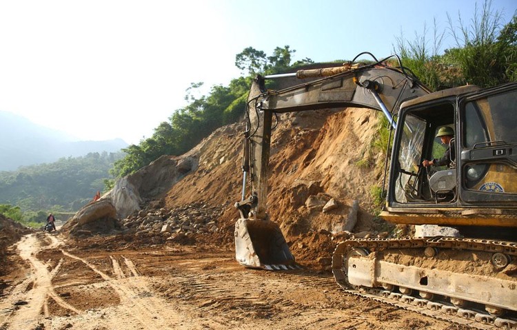 Trên cơ sở báo cáo hàng năm của các bộ, ngành, địa phương, Bộ Kế hoạch và Đầu tư đề xuất những giải pháp để nâng cao hiệu quả công tác đấu thầu. Ảnh: Nhã Chi