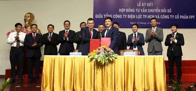 Tổng công ty Điện lực TP.HCM và Công ty CP Tập đoàn FPT ký kết hợp đồng tư vấn về chuyển đổi số