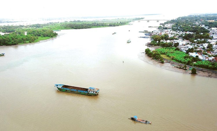 Chính phủ yêu cầu các ngành, các cấp phổ biến, quán triệt quan điểm coi môi trường là điều kiện, nền tảng, yếu tố tiên quyết cho phát triển kinh tế - xã hội bền vững. Ảnh: Lê Tiên