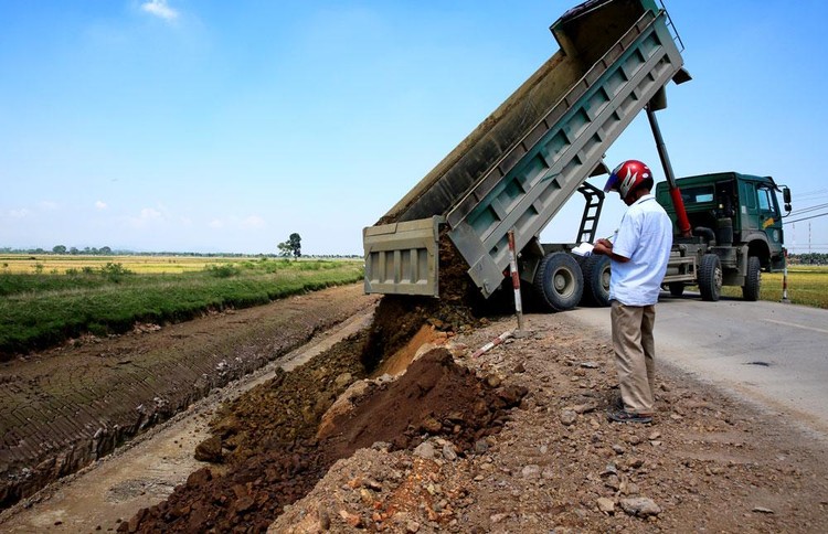 Gói thầu số 08.XL thuộc Dự án Đầu tư xây dựng đường nối Quốc lộ 1 đi Khu du lịch biển Kỳ Xuân, huyện Kỳ Anh, Hà Tĩnh. Ảnh minh họa: Nhật Anh