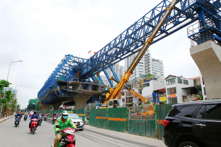 Thủ tướng yêu cầu rà soát kỹ, giảm số lượng dự án, đặt mục tiêu tổng số dự án đầu tư công từ nguồn ngân sách trung ương của cả nước giai đoạn 2021 - 2025 là khoảng 5.000 dự án. Ảnh: Lê Tiên