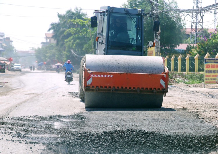 Hồ sơ mời thầu yêu cầu các nhà thầu tham dự phải có trụ sở công ty hoặc văn phòng đại diện trên địa bàn huyện Phú Ninh (tỉnh Quảng Nam). Ảnh: Nhã Chi