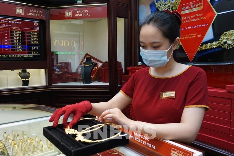 Giá vàng trong nước sáng 18/8 đi ngang. Ảnh: Diệp Anh/BNEWS/TTXVN