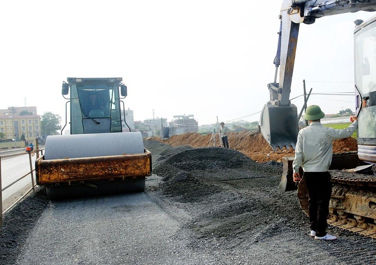 Phần lớn nội dung phản ánh, kiến nghị, làm rõ hồ sơ mời thầu của nhà thầu đều tập trung ở các tiêu chí bất thường, yêu cầu cao về nhân sự thực hiện gói thầu. Ảnh minh họa: Nhã Chi