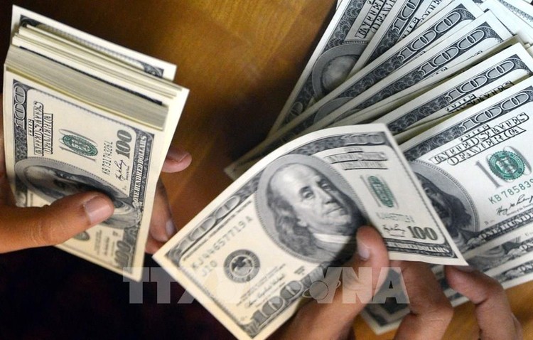 Giá USD hôm nay 3/12 tăng mạnh. Ảnh: TTXVN phát