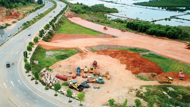 Hợp đồng tín dụng và hợp đồng hợp tác kinh doanh giữa Ngân hàng TMCP Tiên Phong và nhà đầu tư dự án PPP cao tốc Bắc - Nam đoạn Cam Lâm - Vĩnh Hảo đã được ký kết. Ảnh minh họa: Lê Tiên