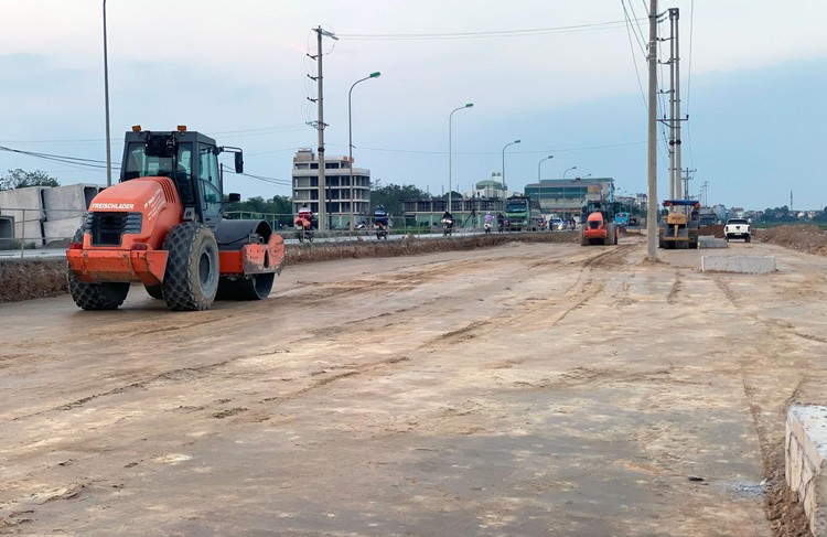 Ban Quản lý các dự án đầu tư xây dựng tỉnh Gia Lai đã ký hợp đồng, tiến hành bàn giao mặt bằng cho nhà thầu để chuẩn bị khởi công. Ảnh minh họa: Nhã Chi