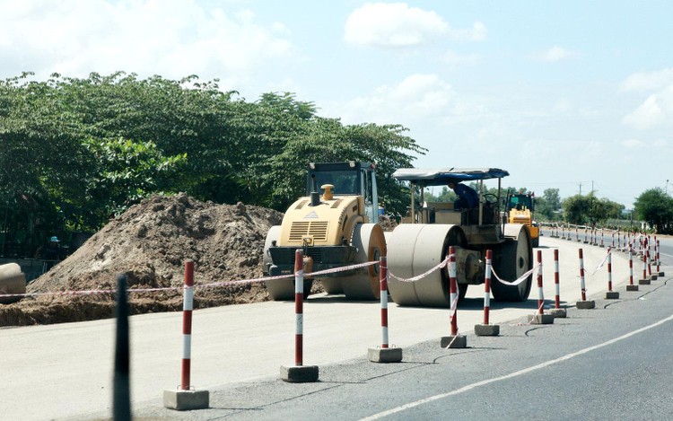 Dự án Nâng cấp tuyến đường từ Bảo tàng Quang Trung đến Vĩnh Thạnh (Bình Định) có tổng mức đầu tư 145 tỷ đồng, gồm 4 gói thầu xây lắp chính. Ảnh minh họa: Tường Lâm