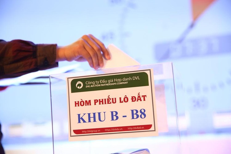 Một số quy định về vốn chủ sở hữu của người tham gia đấu giá, khả năng huy động vốn, phương án đầu tư kinh doanh trên khu đất trúng đấu giá chưa chặt chẽ, chưa khả thi. Ảnh minh họa: Nhã Chi