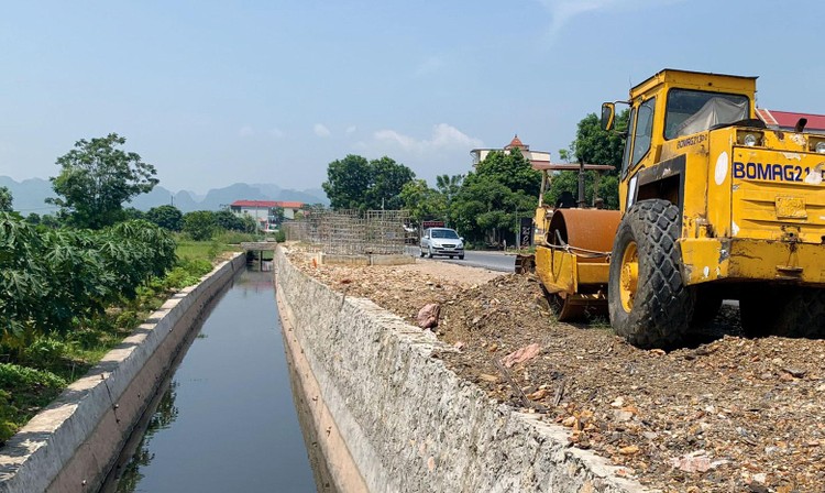 Việc công khai thông tin không đầy đủ có thể tạo ra sự nghi vấn về tính minh bạch của gói thầu, dẫn tới hệ lụy như kiến nghị, khiếu nại kéo dài. Ảnh minh họa: Tiên Giang