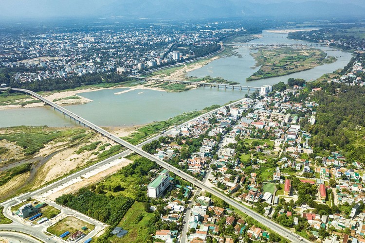 TP. Quảng Ngãi là đô thị lõi, đô thị hạt nhân lan tỏa, liên kết các đô thị khu vực tại Quảng Ngãi. Ảnh: Hà Minh