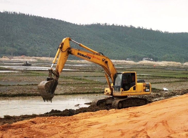 Nhiều dự án điện “ách tắc” mặt bằng do vướng mắc về chuyển đổi mục đích sử dụng đất rừng, do người dân không nhận tiền bồi thường… Ảnh minh họa: T.Hiếu